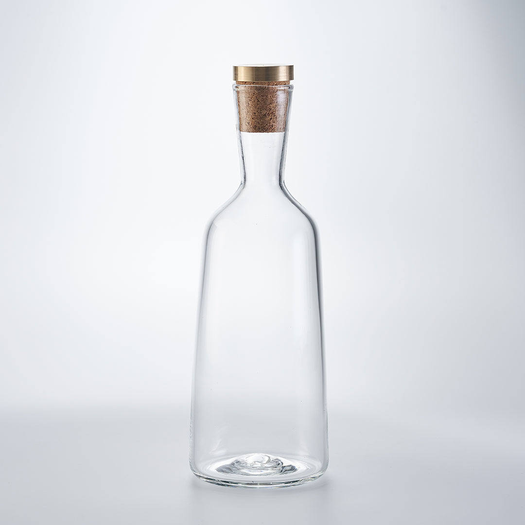 clear glass decanter